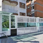 Lindo apartamento Enseada até 6 pessoas - 2 quartos - 200mt da praia