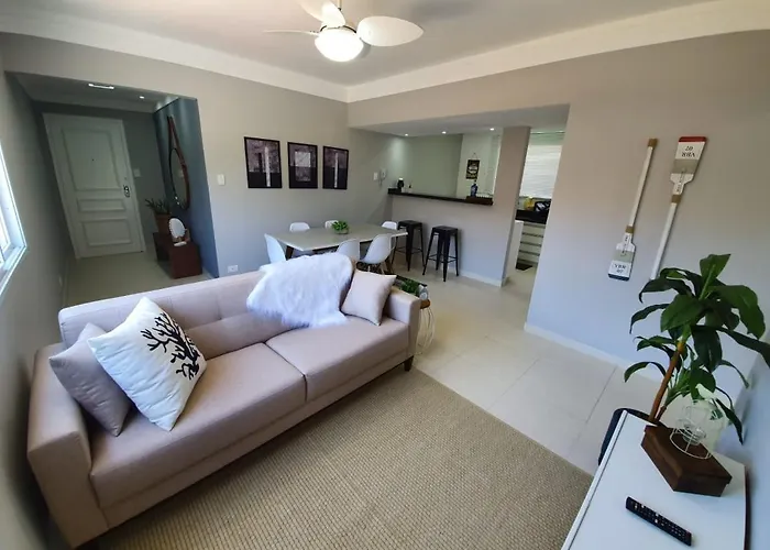 Lindo apartamento Enseada até 6 pessoas - 2 quartos - 200mt da praia